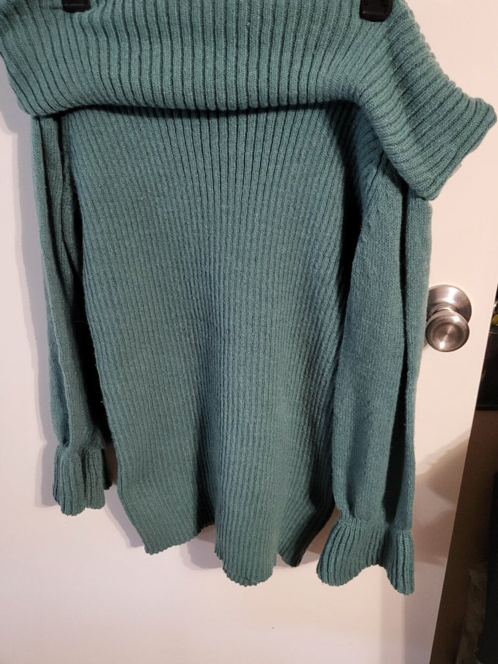 GREEN OFF SHOULDER SWEATER SZ 1XL